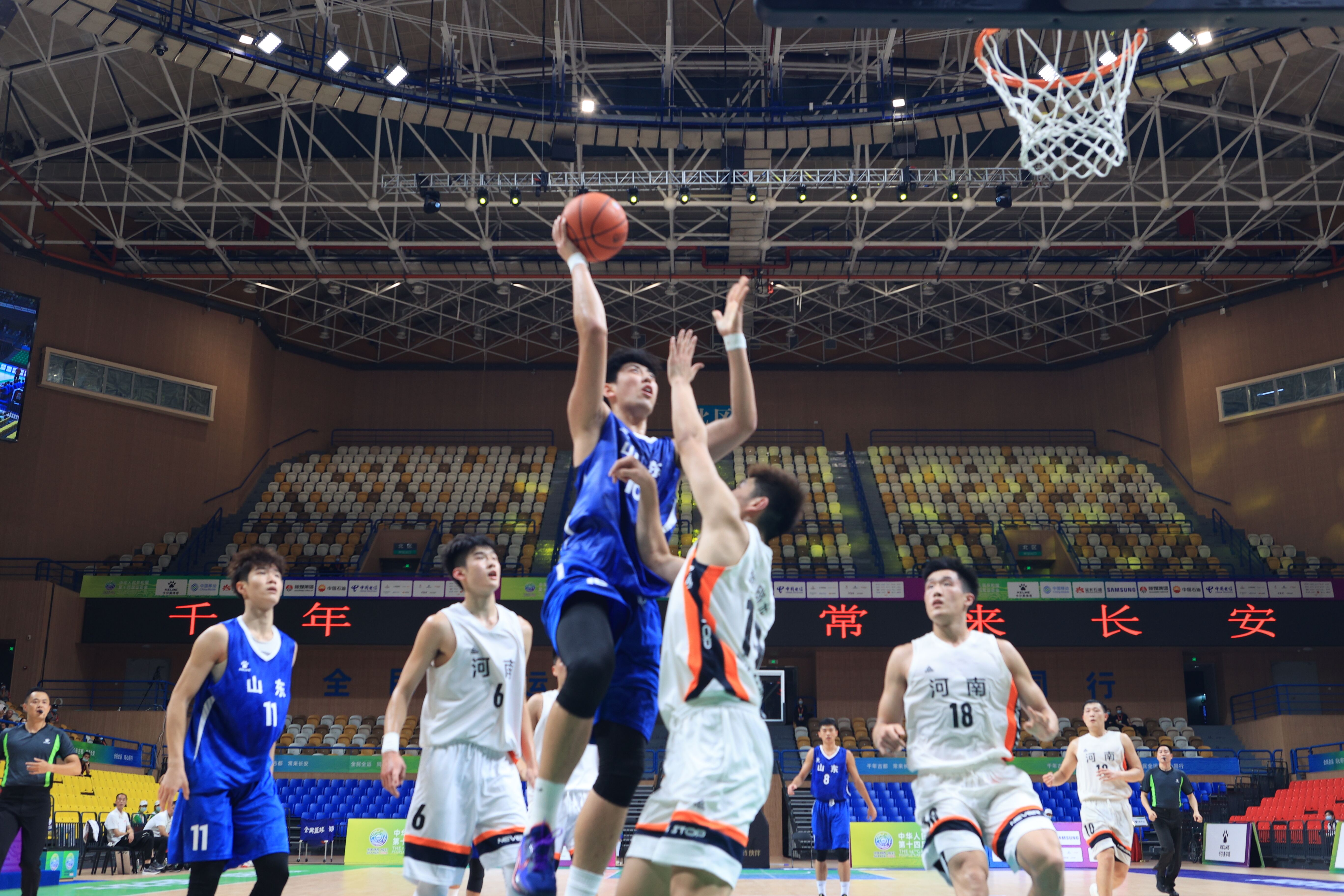 布里奇斯41分文班空砍42+18 尼克斯险胜马刺.